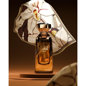 Perfume with notes of sugary top, jasmine and rose heart, and a vanilla, caramel, and musk base
